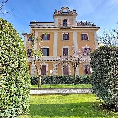 Vatican With Parking Apartment *