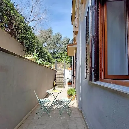 Vatican With Parking Apartment *